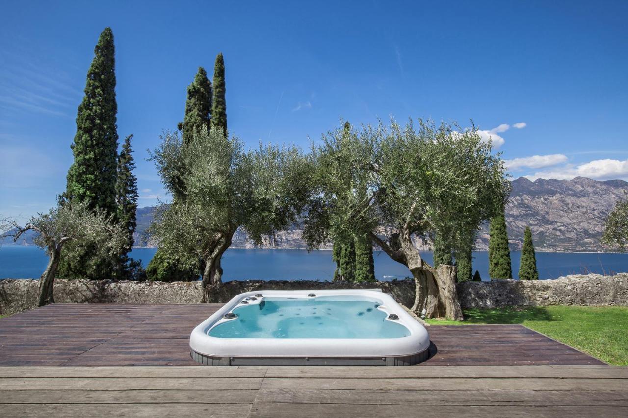 Villa Cipressi - Luxuri Lounge - Malcesine Kültér fotó